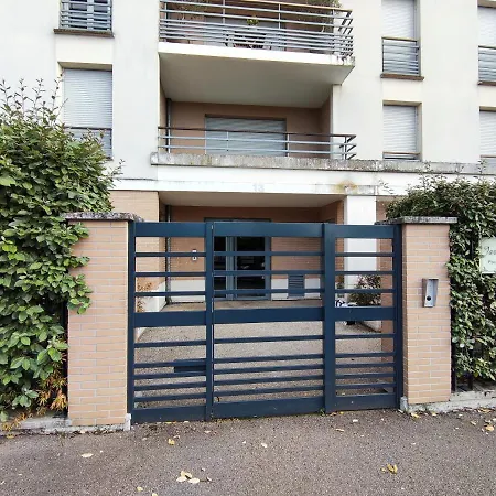 Avec Jardin Et Terrasse Pres De Paris